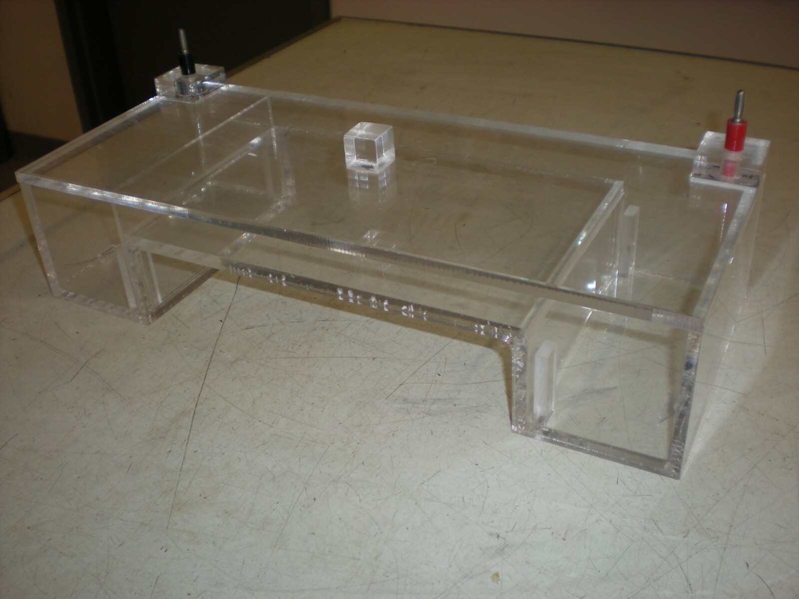 Unbranded Electrophoresis Unit with Buffer Dam Plate
