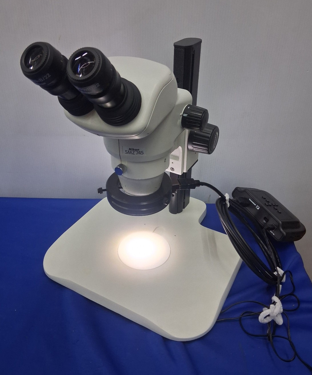 NIKON STEREO SMZ745 MICROSCOPE 6.7-50X STAND & LED LIGHT C-W10XB/22 EYEPIECES