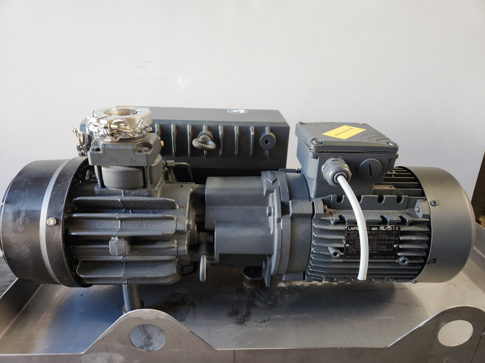 2023 Busch R5 RA 0040 F 503 Rotary Vane Vacuum Pump