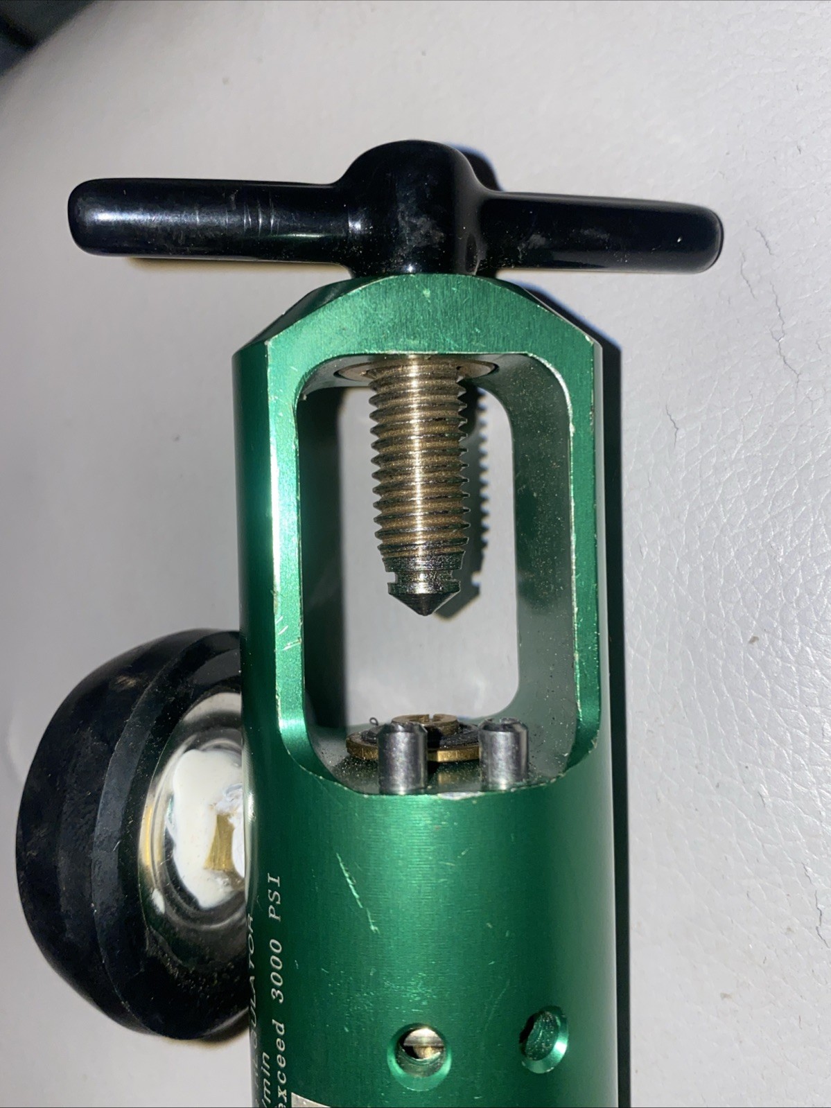 Roscoe Medical RMI-08MINI Oxygen Tank Regulator, 0-8 LPM, CGA-870