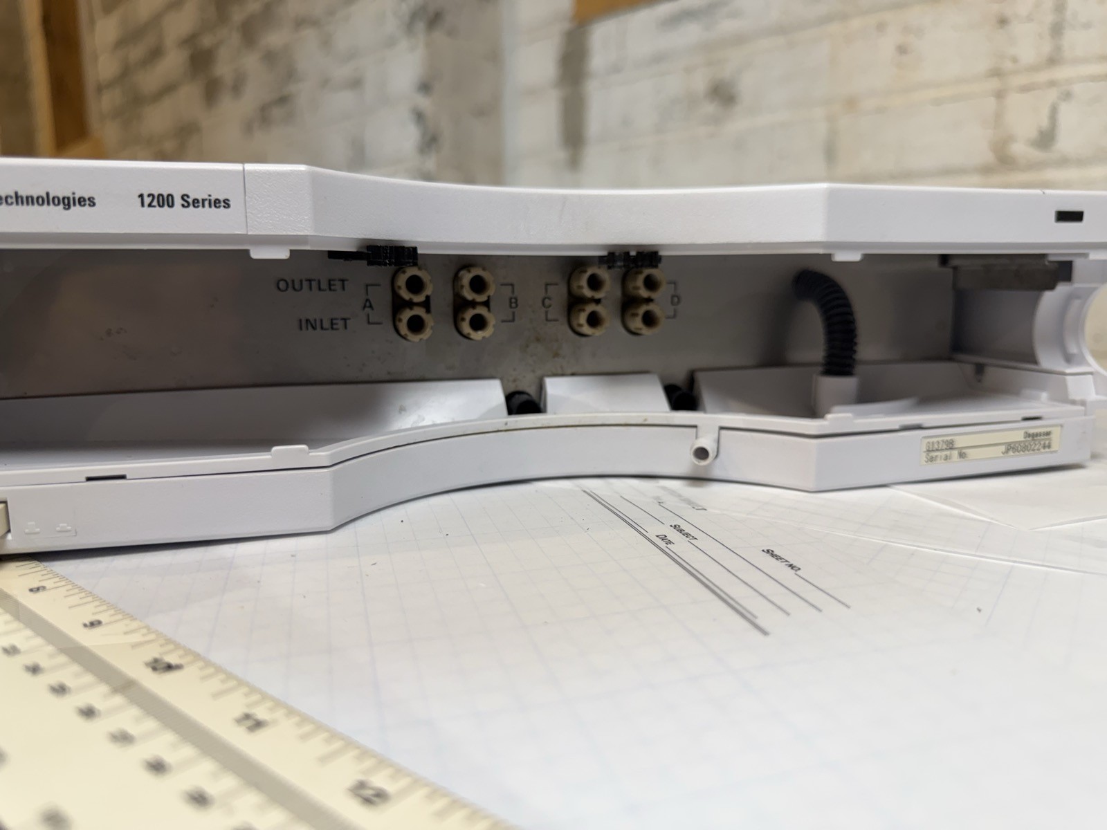 Agilent 1200 G1379B Micro Vacuum Degasser HPLC S/N JP60802244 — Powers On