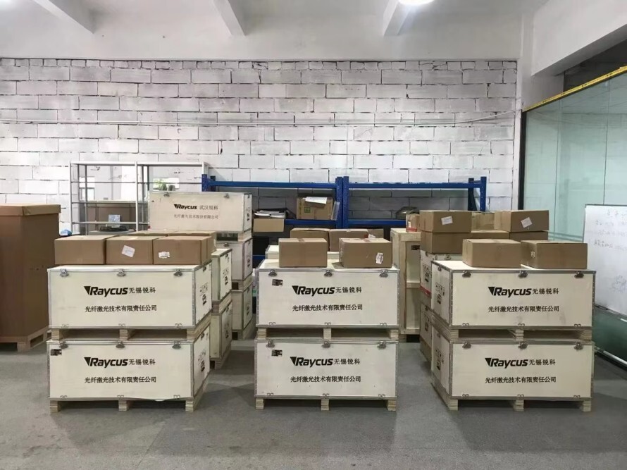 Raycus Fiber Laser Source 1500W 3000W 6000W CE For Laser Cutting DHL Shipping