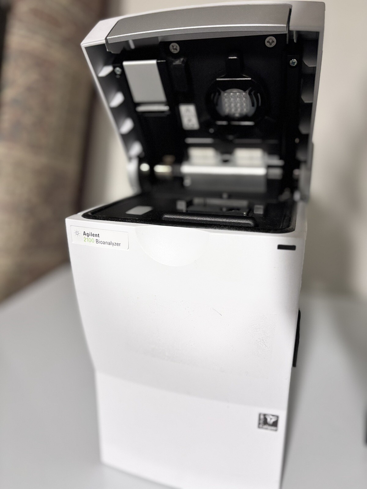 Agilent 2100 Bioanalyzer G2938A Microfluidics Based Platform RNA DNA Protein Cel