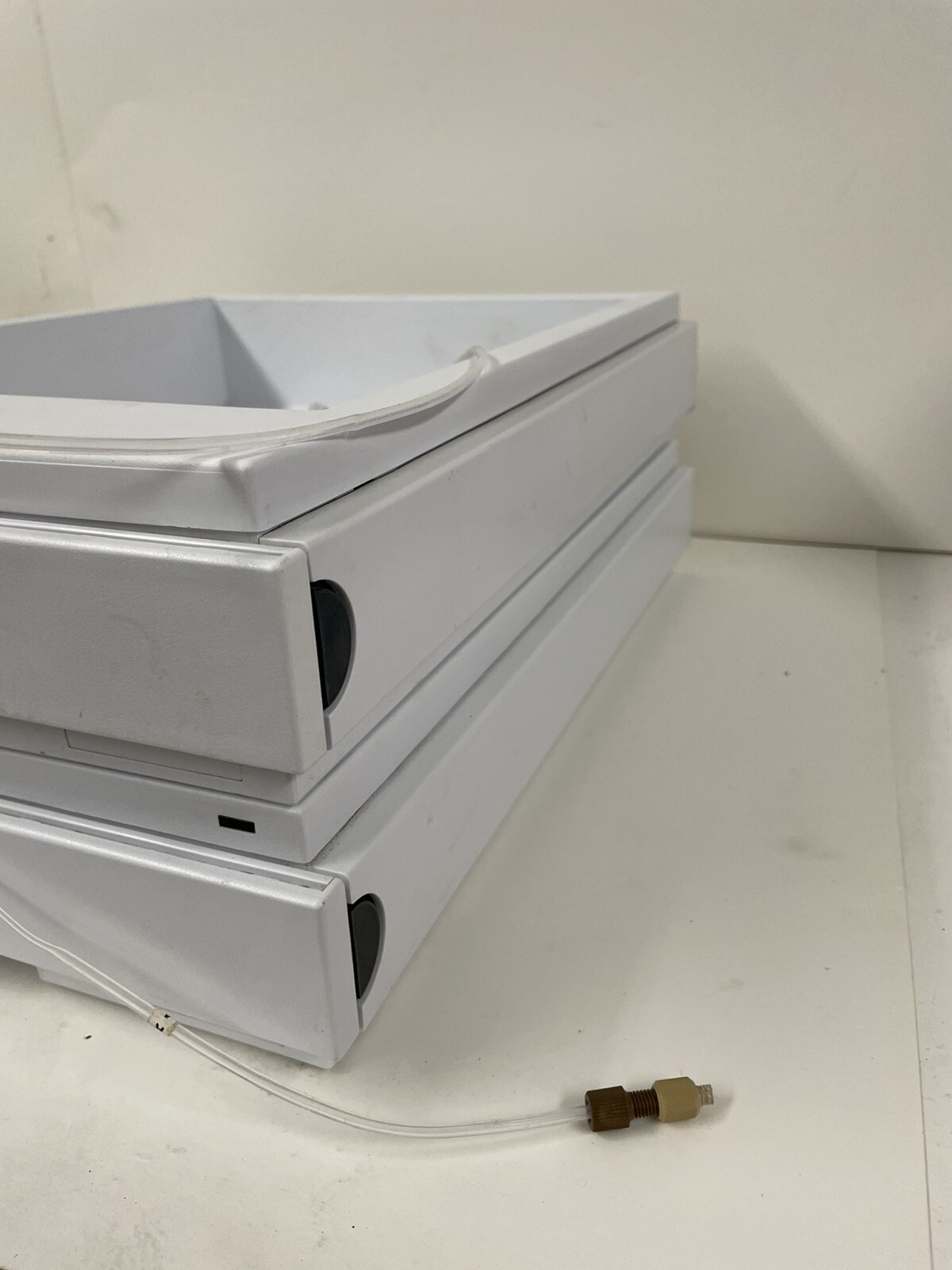 Agilent HP 1200 Series G1322A Vacuum Degasser HPLC with Tray